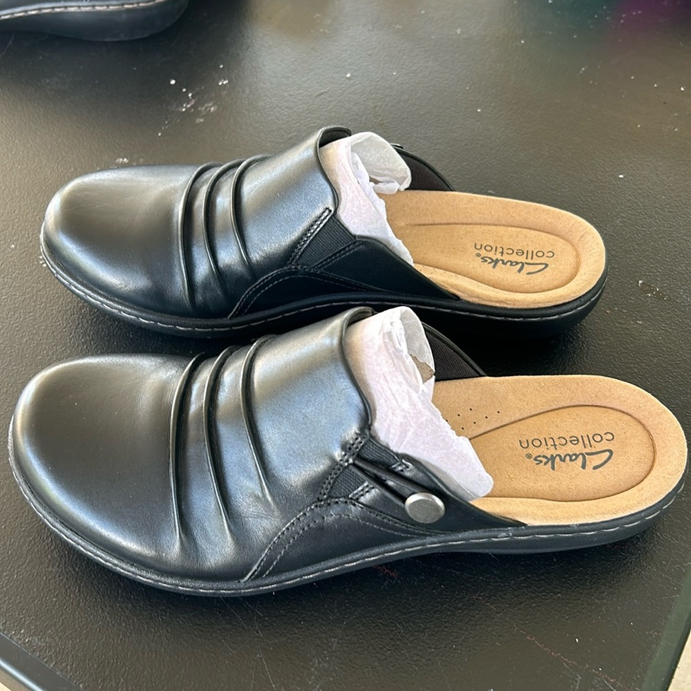 Women’s 10M Clark’s never worn. Small blemish on sole of right shoe.